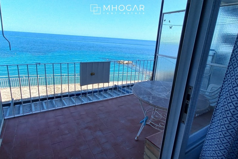 Calpe- Apartamentos en primera linea de la playa con vistas directas al mar y Peñon de Ifach
